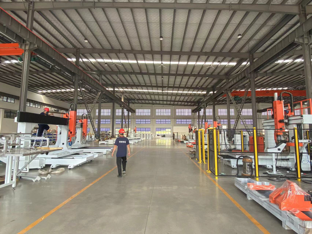 आरबीटी 5 एक्सिस ट्विन टेबल सीएनसी राउटर फॉर मिलिंग, कटिंग और ट्रिमिंग सीईई