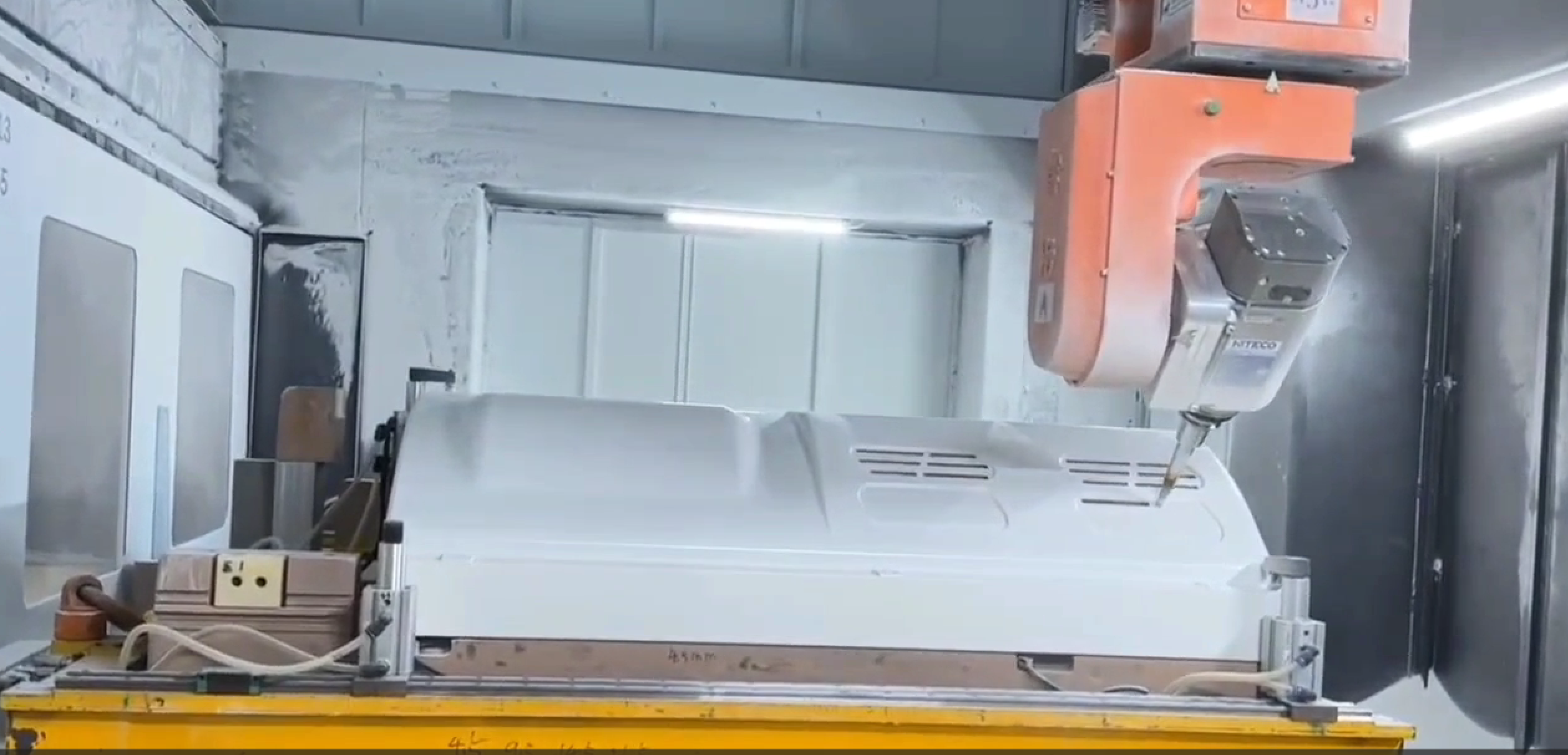 ग्लास फाइबर काटना और ड्रिलिंग