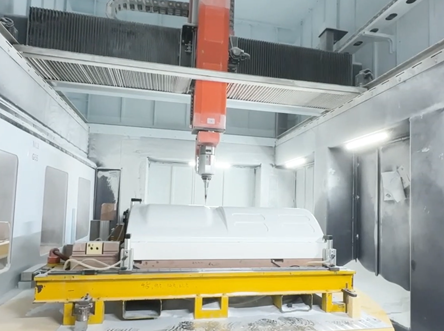 आरबीटी मशीनरी कटिंग शेप 6 एक्सिस सीएनसी मिलिंग राउटर डबल वर्कटेबल के साथ 